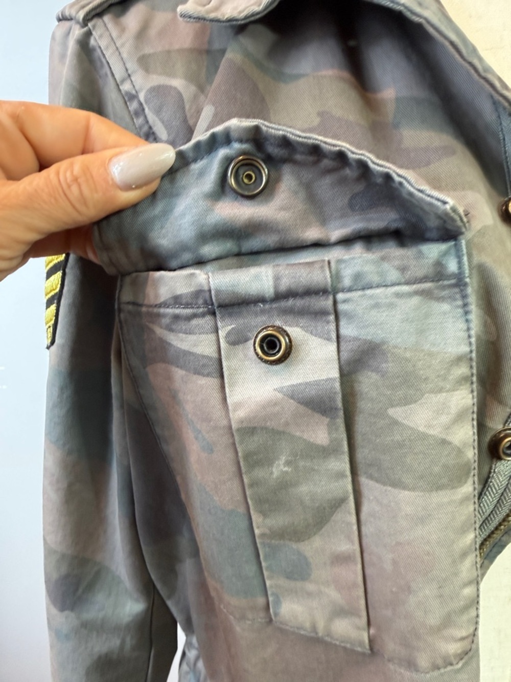 Camo Utility Jacket – Size M – Military Style Lightweight Jacket - Picture 10 of 13